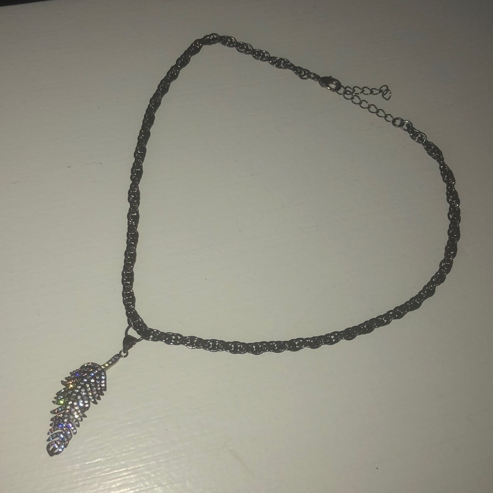 Silver feathered necklace